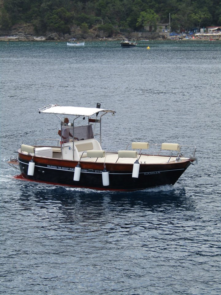 Tour privato con skipper verso Marina di Camerota e gli Infreschi